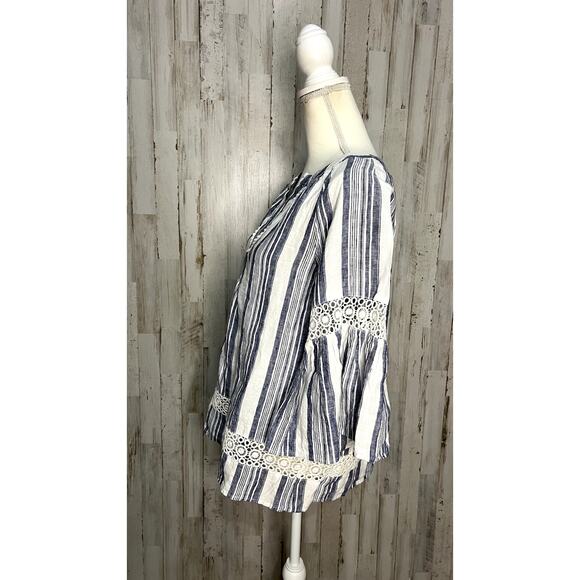 Crown & Ivy Women's‎ Blue Striped Crochet Peasant Blouse Size Small - Picture 4 of 5